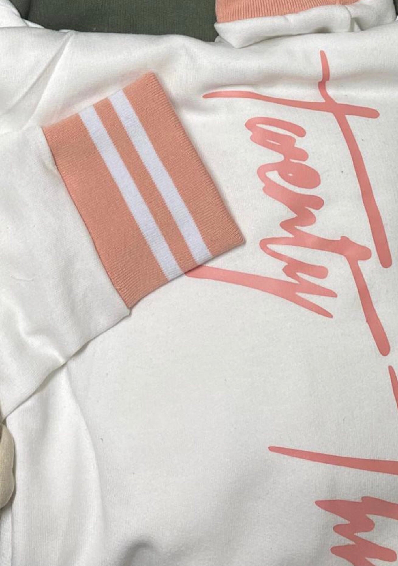 WHITE & PYNK | SIGNATURE PULLOVER