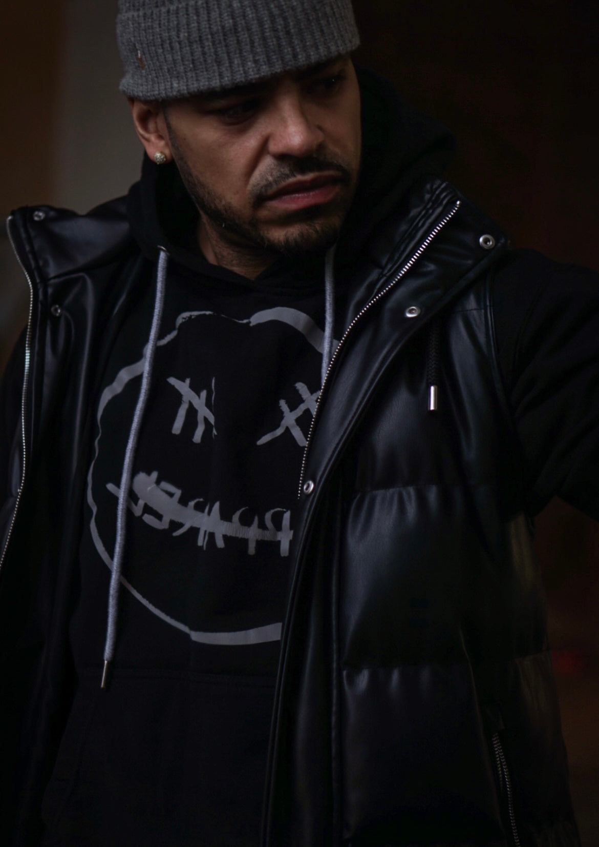 BLACK | GRAY REFLECTIVE FACE OFF PULLOVER