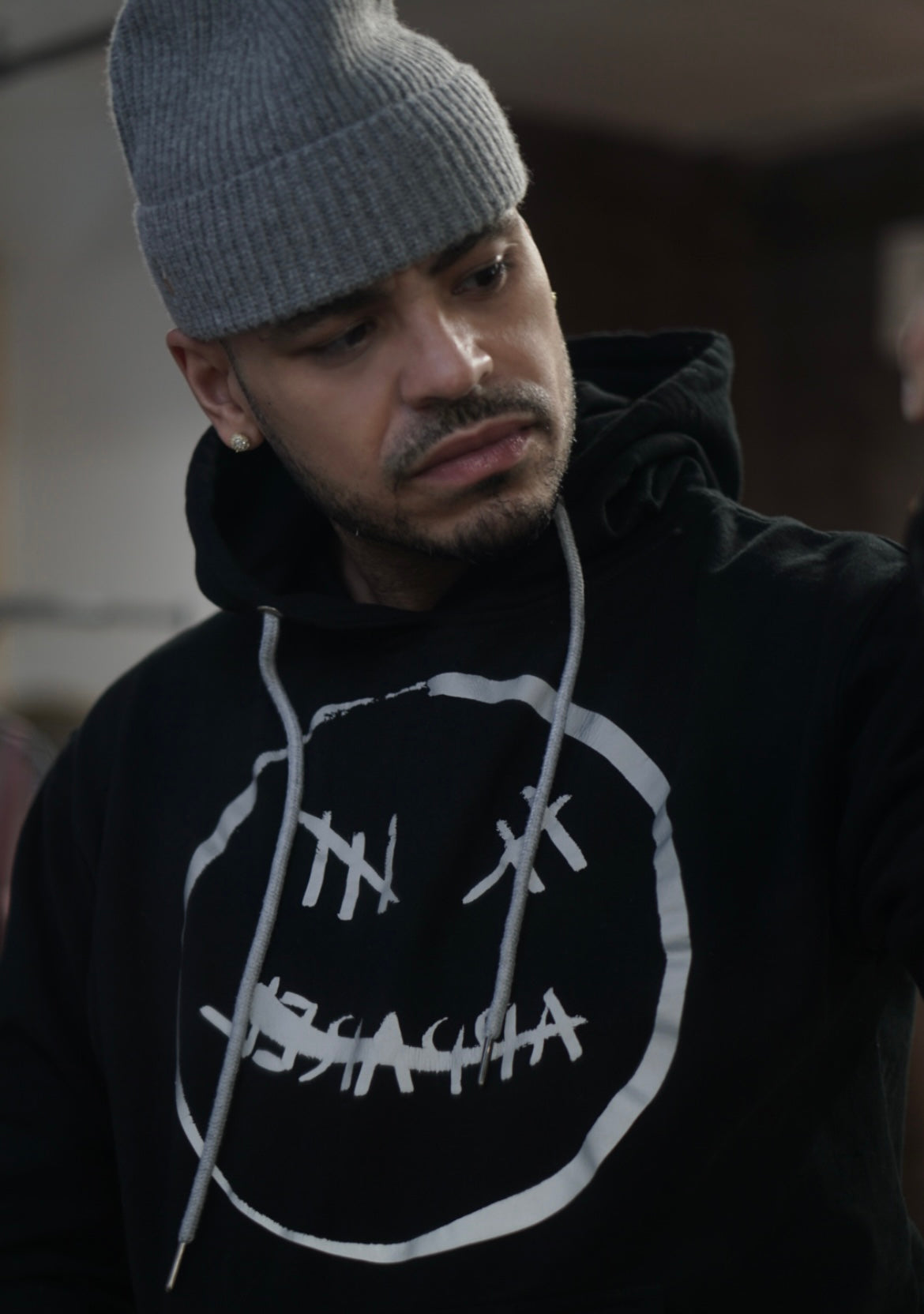 BLACK | GRAY REFLECTIVE FACE OFF PULLOVER
