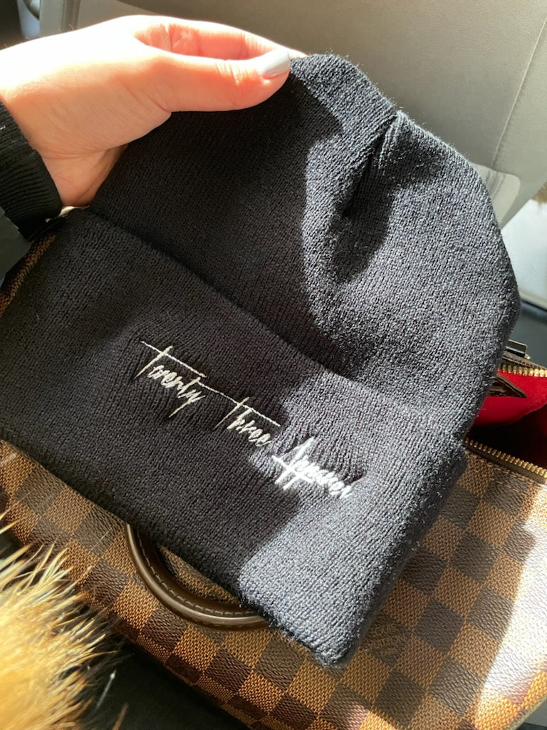 BLACK | TIIIA BEANIE